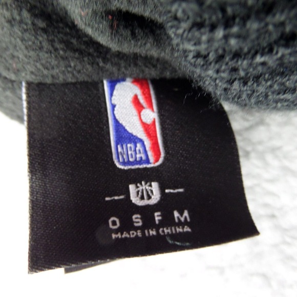 NBA Ultra Game Chicago Bulls Knit Beanie Hat With Pom Pom OSFA New with Tags - Picture 6 of 8